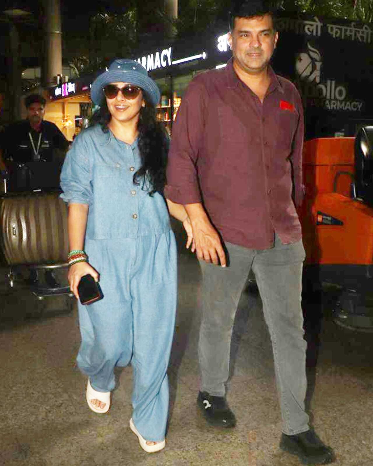 Vidya Balan was seen arriving in the city with husband Siddharth Roy Kapur. The couple smiled and were seen walking hand-in-hand at the airport.